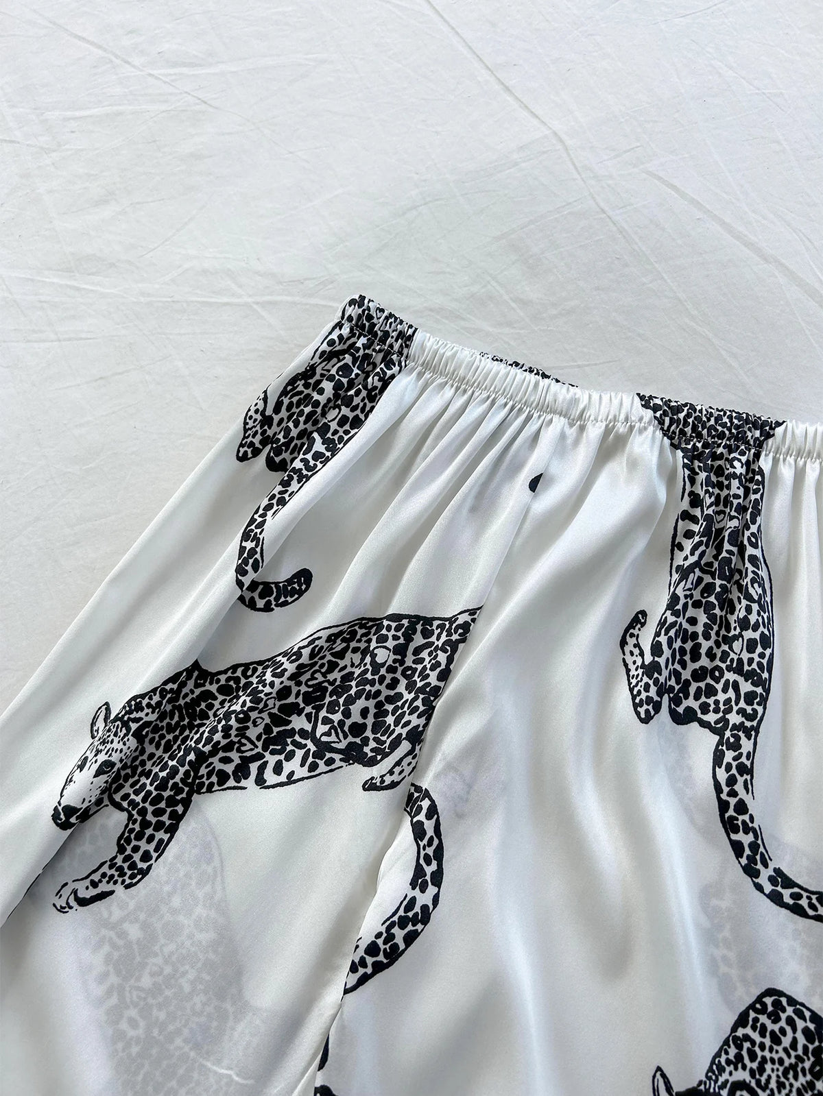 Luxury 2pcs V Neck Leopard Silk Blend Pyjama Set